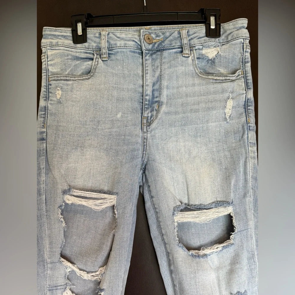 AE Distressed Light Washed Women's Jeans